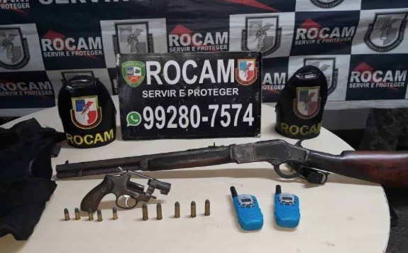 Com oito passagens pela polícia, jovem é preso com rifle e coletes à prova de balas em Manaus
