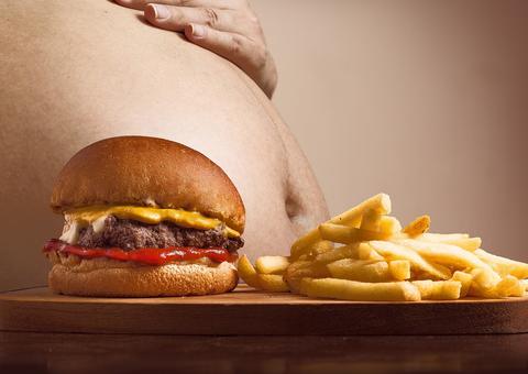 Pesquisa revela que no Brasil, adolescentes pobres estão obesos e mais desnutridos