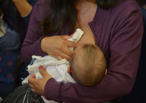 Câmara aprova direito de mãe amamentar filho durante concurso público
