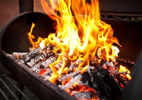 Bebê e família são encontrados mortos dentro de casa com fogueira acesa