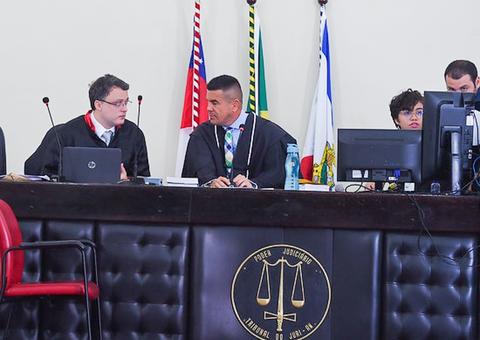 Julgamento de PMs suspeitos de participar de chacina entra no 2º dia em Manaus