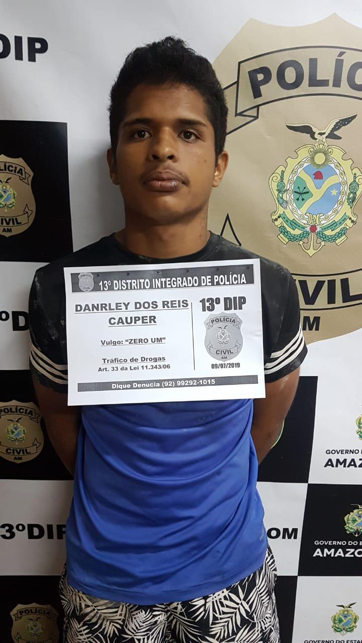 Jovem é preso com drogas, rádio comunicador e balanças de precisão em Manaus