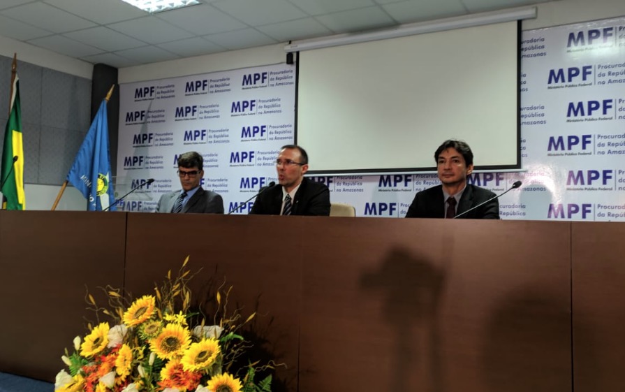 MPF discute soluções para coibir exportação ilegal de madeira nos portos de Manaus 