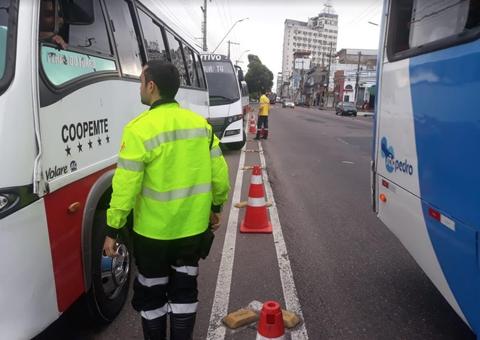 Micro-ônibus irregulares são apreendidos durante blitz em Manaus