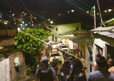 Dentro de casa, mulher é baleada na testa durante tiroteio entre facções em Manaus