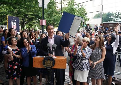 Nova York proíbe desigualdade salarial entre homens e mulheres