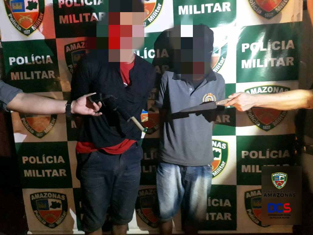 Dupla é presa com revólver e 'peixeira' dentro de ônibus em estrada no Amazonas