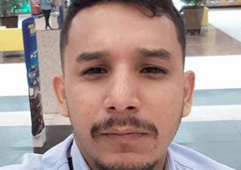 Vendedor da Bemol colide motocicleta contra poste e morre na hora