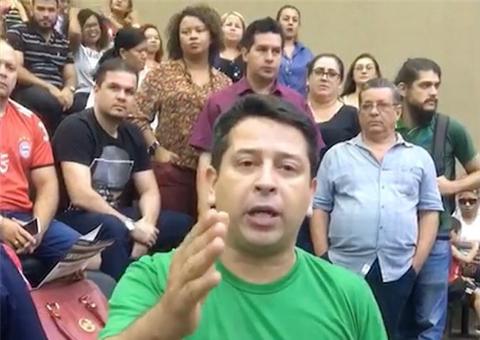 Em Manaus, servidores públicos realizam ato contra congelamento de benefícios