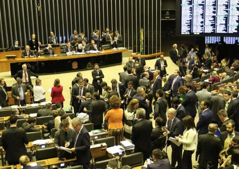 Câmara aprova mudanças em regras de pensão e para mulheres