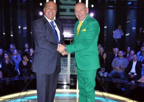 Vice da RedeTV! troca cor que usava no cenário há 9 anos e nega relação política