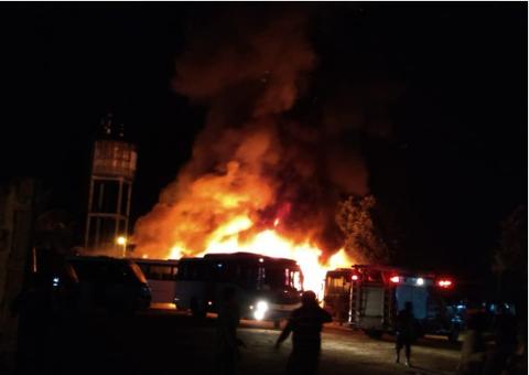 Incêndio de grandes proporções atinge empresa de ônibus no Amazonas