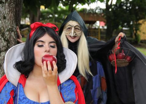 Branca de Neve vai movimentar o domingo no Teatro Amazonas