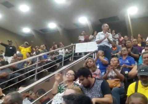 Servidores ameaçam com greve geral se projeto do governo for aprovado na Aleam