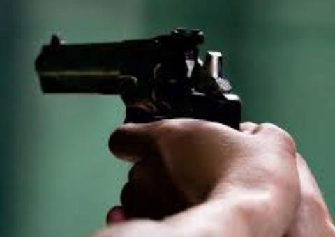 Trio invade casa e mata adolescente com tiro na cabeça na frente da família