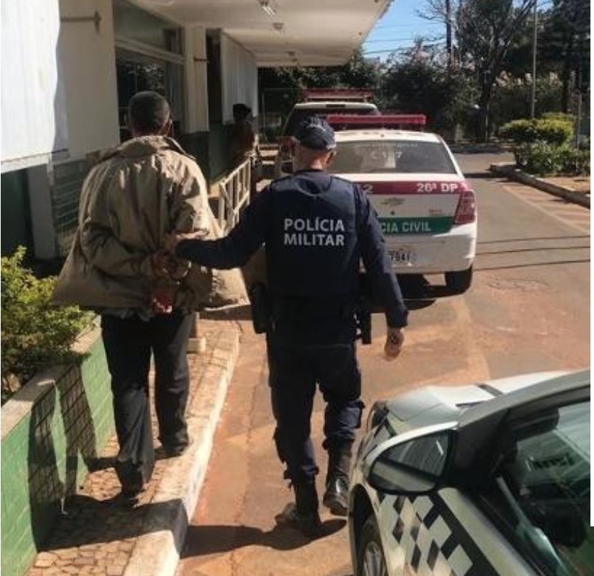 Menino de 7 anos salva mãe grávida de agressão após pai dizer que comeria bebê