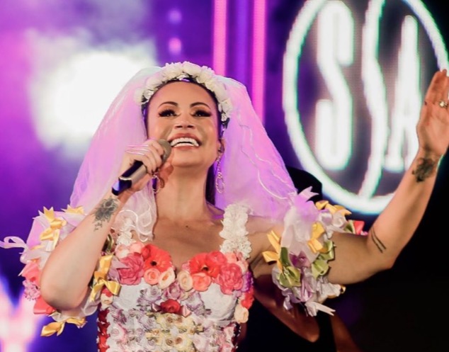 Prefeitura contrata Solange Almeida para show na Feira do Abacaxi no Amazonas