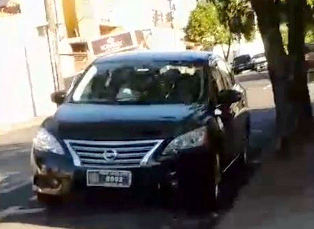 Funcionária pública é afastada por suspeita de usar carro oficial para ter encontro amoroso