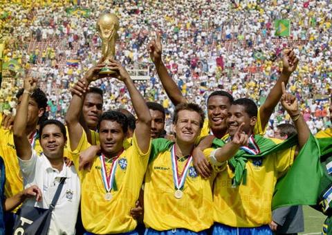 Campeões do Tetra organizam festa para comemorar 25 anos do título e barram dirigentes da CBF