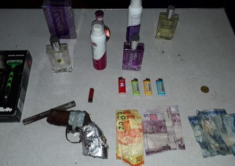 Dupla suspeita de assaltar loja é presa ao fazer mulher refém durante fuga no Amazonas