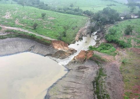 Famílias voltam para casa após rompimento de barragem na Bahia