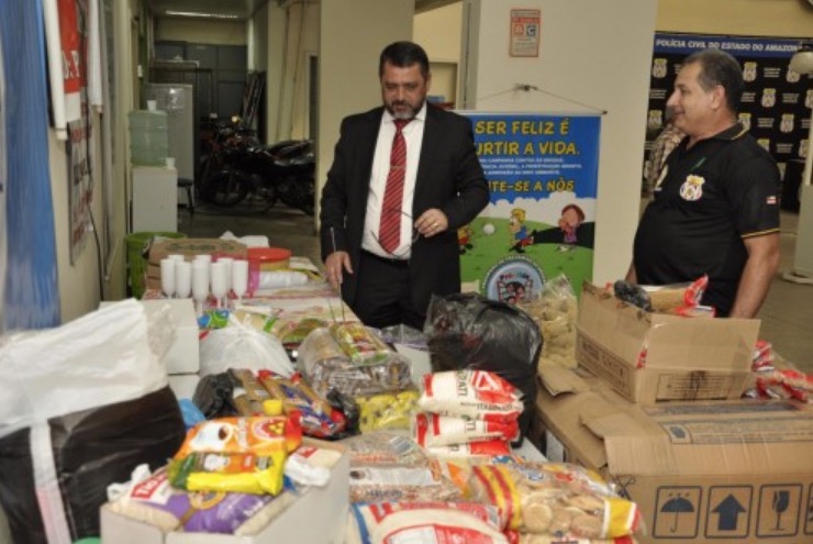 Polícia Civil arrecada doações para vítimas de enchente no Amazonas