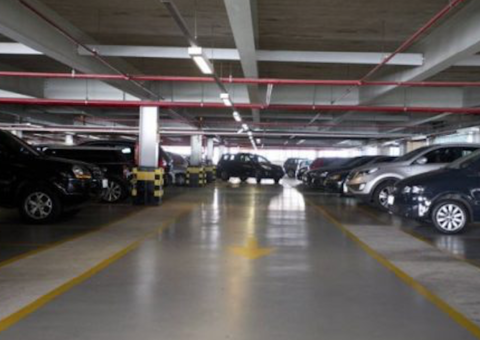 Trio é preso em estacionamento de supermercado durante fuga em Manaus 