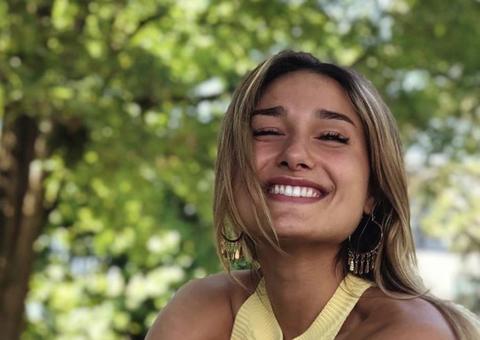 Solteira, Sasha Meneghel mostra corpão de biquíni em viagem a Itália