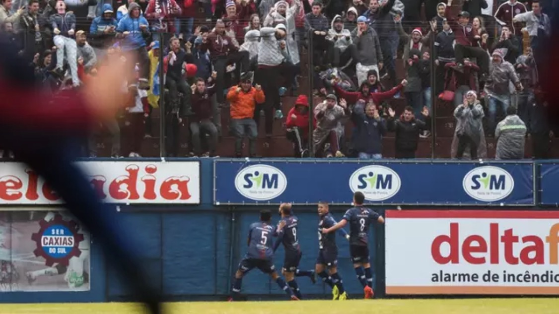 Em partida com muita neblina, Caxias-RS vence Manaus por 1x0 pela série D do Brasileirão