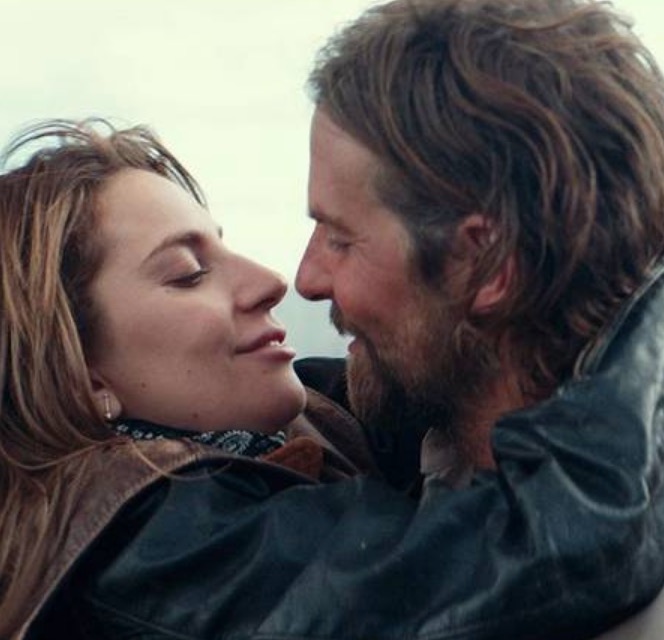  Recém-separado, Bradley Cooper se muda com Lady Gaga para mansão