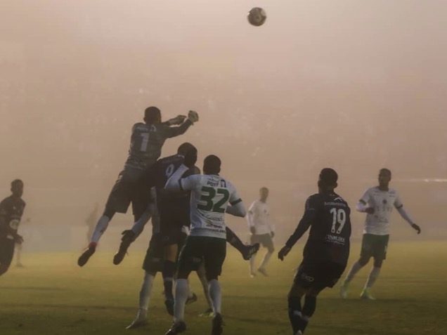 Manaus enfrentou ameaças, neblina, foguetório e bombas em Caxias do Sul pela Série D