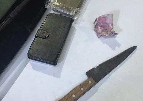 Revoltados, passageiros reagem e desarmam assaltante de ônibus em Manaus