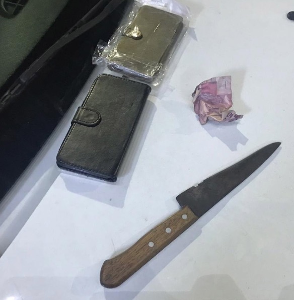 Revoltados, passageiros reagem e desarmam assaltante de ônibus em Manaus