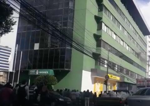 Vídeo: Funcionários da Semad evacuam prédio após incêndio em Manaus