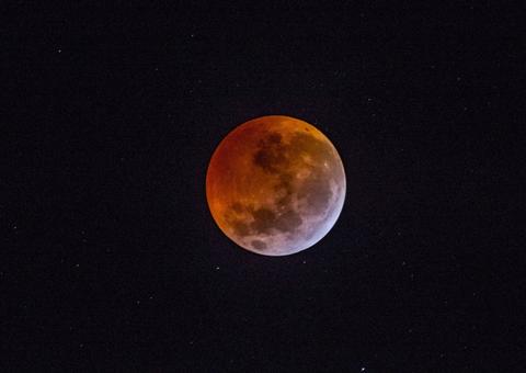 Eclipse lunar parcial será visto em todo o Brasil nesta terça-feira