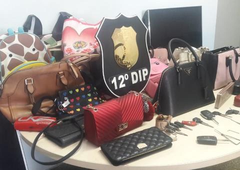  ‘Rainha do chapolin’ é presa suspeita de roubar casas e carros em Manaus