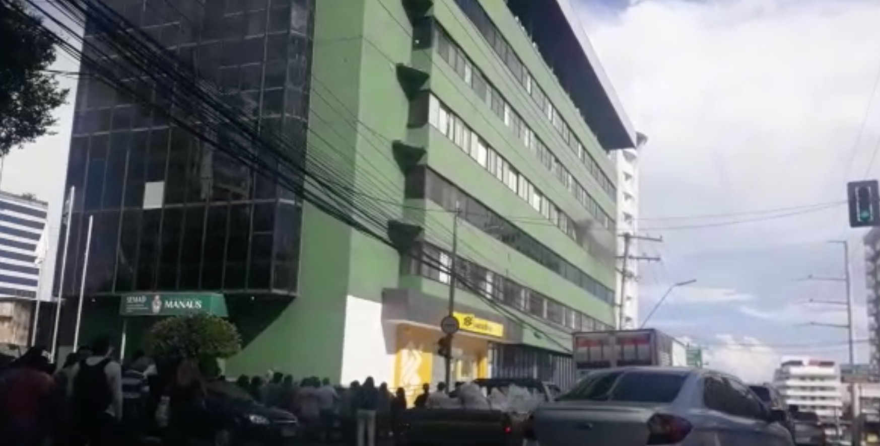 Incêndio em prédio da Semad iniciou em celular ligado ao carregador, diz Prefeitura