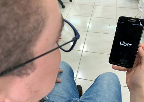 Defensoria recomenda que motoristas de aplicativo não cancelem corridas por cartão de crédito