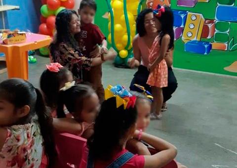 Crianças vítimas do incêndio do Educandos recebem apoio psicológico