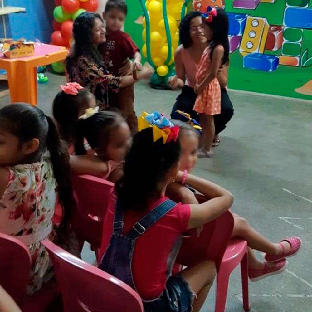 Crianças vítimas do incêndio do Educandos recebem apoio psicológico