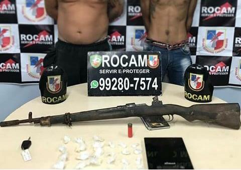 Em Manaus, dupla é presa com carros roubados e fuzil enterrado no quintal de casa