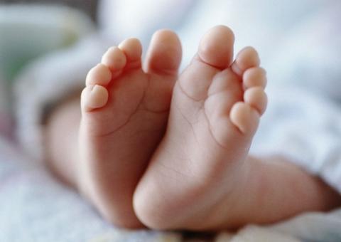 Bebê é levado para hospital sob suspeita de ter engolido porção de cocaína