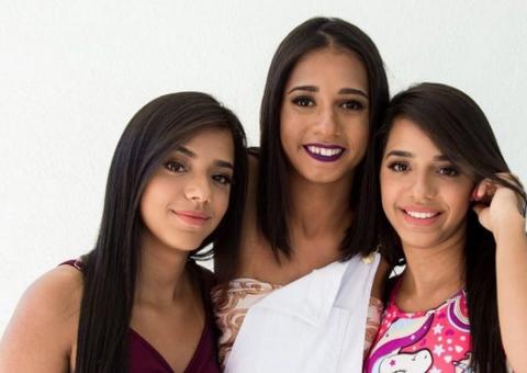  Gêmeas Lacração mostram resultado de silicone e lipo aos 19 anos