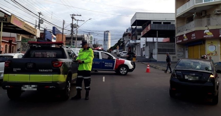 Suspeita de bomba causa pânico e interdita avenidas de Manaus 