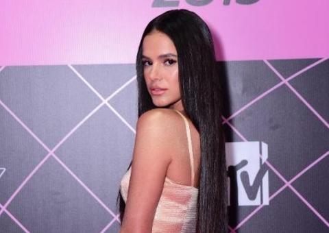 Bruna Marquezine se irrita ao ser chamada de sub: ‘para de falar merda’