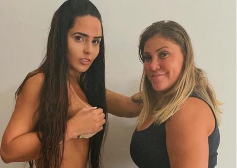 Perlla mostra resultado de lipo ao posar de biquíni de fita