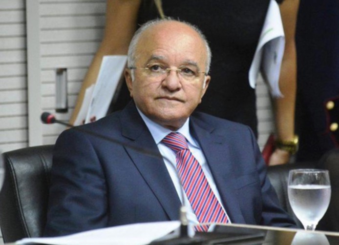 Ex-governador do Amazonas tem aposentadoria suspensa pela justiça 