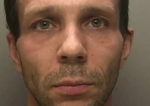 Brasileiro é condenado a prisão perpétua por matar ex a facadas na frente da filha