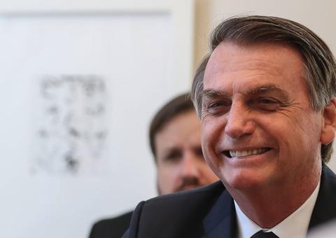 Bolsonaro afirma que manterá saques do FGTS apesar de preocupação de construtoras