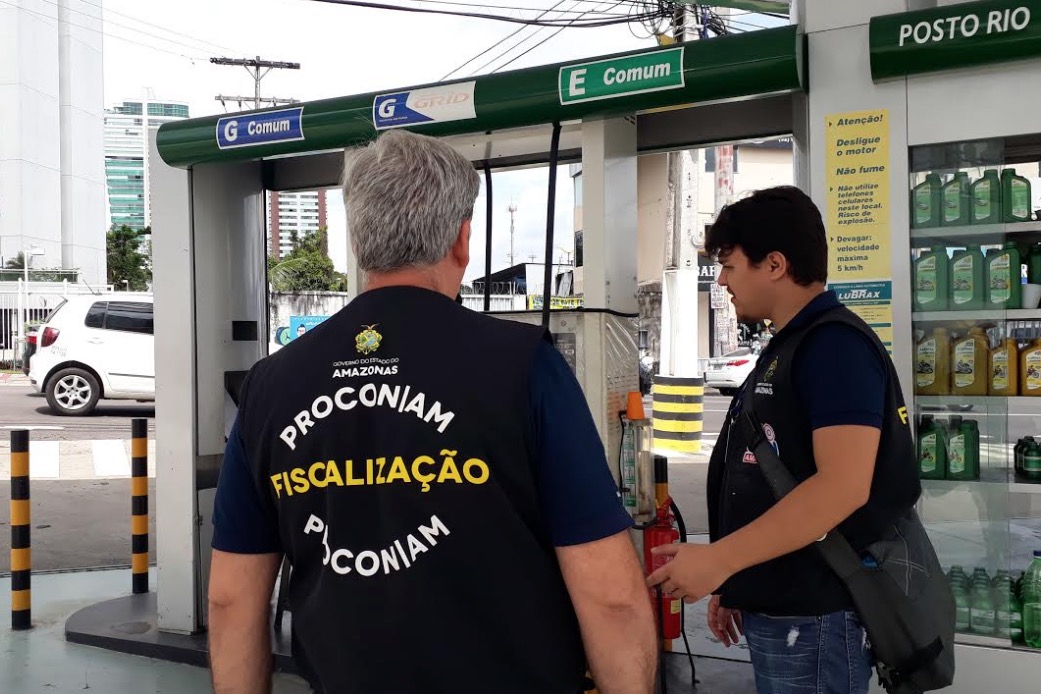 Gasolina teve redução de 7 centavos em Manaus, diz Procon
